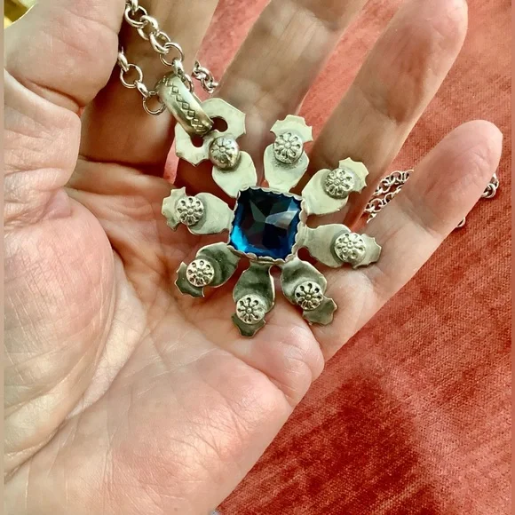 Saphire necklace